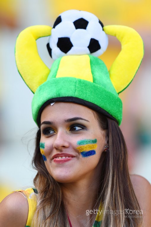 [브라질 콜롬비아]브라질 미녀 팬의 깜찍한 응원 복장 ‘눈길 ｜스포츠동아