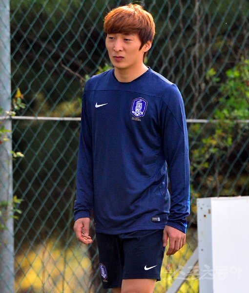 대한축구협회와 여자축구연맹이 일부 WK리그 감독들이 제기한 ‘박은선 성 정체성’ 의혹에 대해 솜방망이 징계를 내리면서 또 다른 파문이 일고 있다. 5월 아시아축구연맹(AFC) 여자 아시안컵 출전을 앞두고 파주NFC에서 훈련하고 있는 박은선. 스포츠동아DB