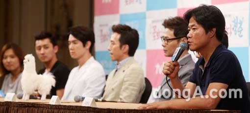 나영석PD가 28일 오후 서울 강남구 임피리얼팰리스에서 열린 tvN '꽃보다 청춘' 제작발표회에 참석 하였다.동아닷컴 국경원 기자 onecut@donga.com