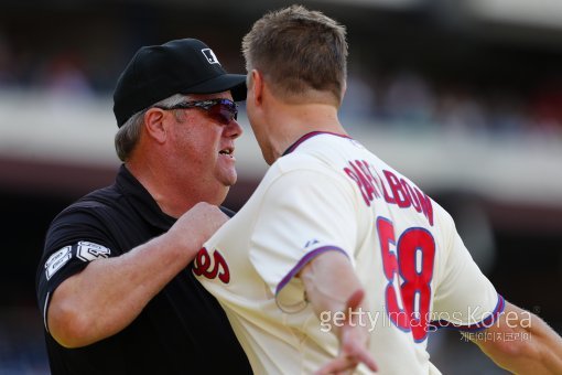 조나단 파펠본 심판과 몸싸움 당시의 모습. ⓒGettyimages멀티비츠