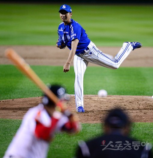 삼성 투수들은 최근 4년간 3차례나 최소 볼넷 1위에 올랐다. 올 시즌도 장원삼(사진)∼윤성환∼밴덴헐크∼배영수∼마틴으로 이어지는 탄탄한 선발진을 주축으로 9개 팀 중 가장 적은 볼넷을 허용했다. 스포츠동아DB