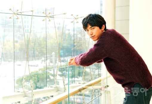 연기자 성준은 자신을 “예민하고 까다로운 성격에 가깝다”고 소개했다. 최근 막을 내린 KBS 2TV 드라마 ‘연애의 발견’으로 주목받고 있는 그는 실제 이상형으로 “공감 능력이 뛰어난 똑똑한 사람”을 꼽았다. 임민환 기자 minani84@donga.com 트위터 @minani84