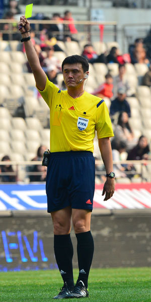 2018러시아월드컵에 한국인 심판을 배출하기 위해 엘리트 심판을 육성해온 대한축구협회의 노력이 서서히 결실을 맺고 있다. 축구협회는 내년 1월 호주에서 열리는 아시안컵에 3명의 심판을 배정받았다. 아시안컵에서 어떤 평가를 받느냐가 월드컵 심판 배정에 영향을 미친다. 스포츠동아DB