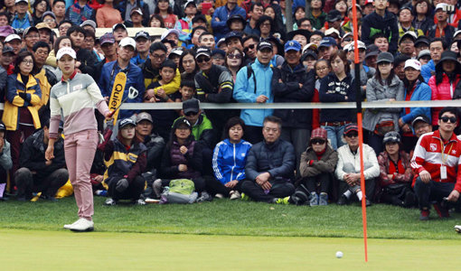 김효주가 10월 26일 경기도 광주 남촌CC에서 열린 KB금융스타 챔피언십에서 퍼팅을 하고 있다. 김효주는 올해 12억원이 넘는 상금을 벌어 단일시즌 최다상금 기록을 경신했다. 사진제공|KLPGA