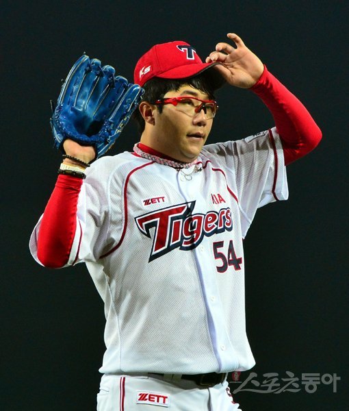 KIA가 양현종(사진)의 포스팅을 받아들이지 않기로 결정했다. KIA는 26일 “지난 22일 한국야구위원회(KBO)로부터 받은 
포스팅 결과가 국가대표 좌완 에이스에 걸맞은 응찰액은 아니라고 판단하고 결과를 수용하지 않기로 했다”고 밝혔다. 스포츠동아DB