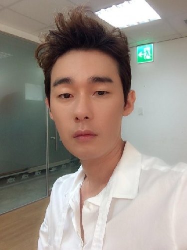 허지웅 국제시장, 사진｜허지웅 SNS