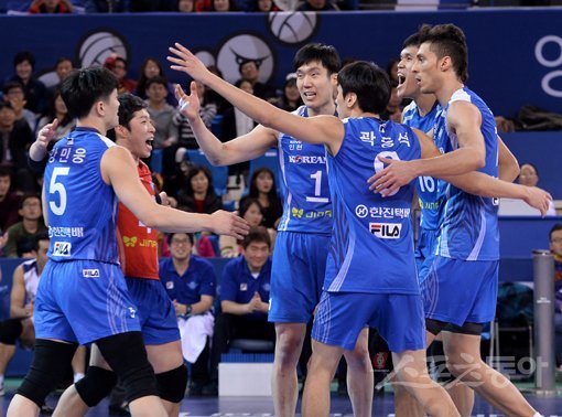 대한항공이 1일 천안 유관순체육관에서 열린 V리그 남자부 4라운드에서 현대캐피탈을 세트스코어 3-0으로 꺾고 3위를 굳게 지켰다. 천안｜임민환 기자 minani84@donga.com 트위터 @minani84