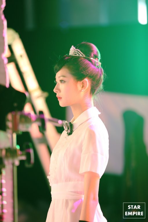 민하, 사진｜스타제국