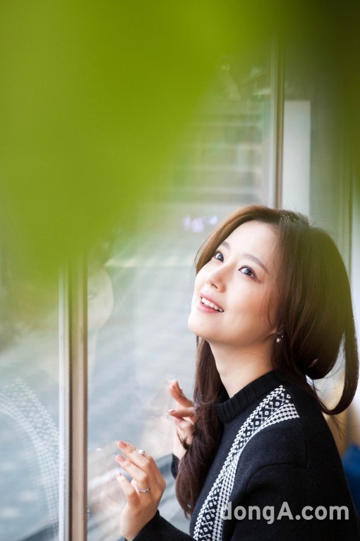 배우 문채원은 극 중 대사였던 ‘벽으로 밀치는 남자’와 ‘지켜주는 남자’ 중 후자를 선택했다.  이유를 묻자 “그가 계속 지켜주진 않을 거니까”라고 너스레를 떨었다. 사진｜동아닷컴 국경원 기자 onecut@donga.com