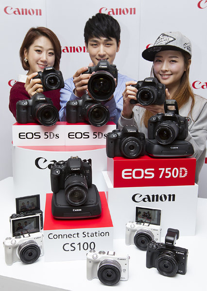 카메라 제조사들이 최근 잇달아 신제품을 공개하며 2015년 시장 경쟁에 나섰다. 풀프레임 DSLR부터 콤팩트까지 다양한 라인업을 갖춘 캐논의 상반기 신제품. 사진제공｜캐논코리아컨슈머이미징