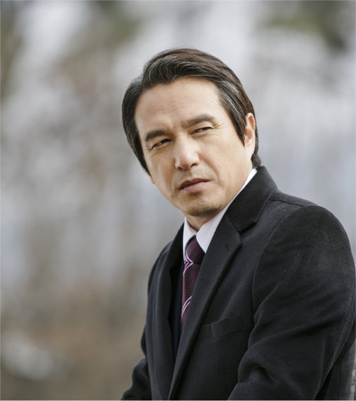 드라마 ‘펀치’를 시청률 1위에 올려놓은 배우 조재현. 지난해 KBS 1TV ‘정도전’에 이어 또 한 번 카스리마 짙은 연기를 보이고 있다. 사진제공|SBS