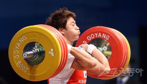 2008베이징올림픽금메달리스트 사재혁은 3회 연속 올림픽 출전을 꿈꿨다. 하지만 무적 선수가 되면서 자존심에 금이 갔고, 현재는 바벨을 내려놓는 상황도 배제하지 않고 있다. 역도계에선 사재혁의 새 소속팀을 물색하는 작업이 한창이다. 스포츠동아DB