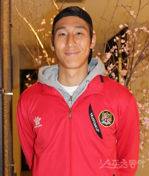 일본 가고시마 전지훈련 캠프에서 만난 대전 골키퍼 오승훈은 안주하는 대신 도전하기 위해 대전행을 택했다. 5년간의 일본생활을 청산한 그는 K리그 클래식에서의 도전을 잔뜩 기대하고 있다. 가고시마(일본)｜남장현 기자 yoshike3@donga.com 트위터 @yoshike3