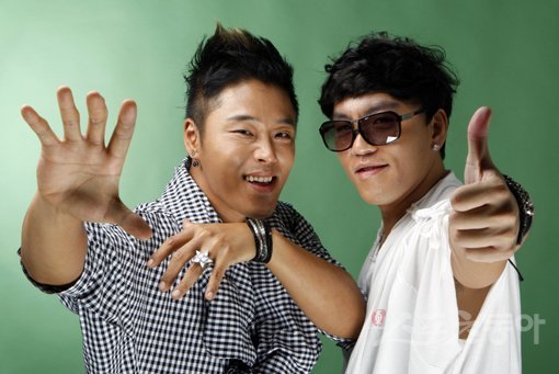 그룹 ‘원투’ 송호범과 오창훈(오른쪽). 스포츠동아DB