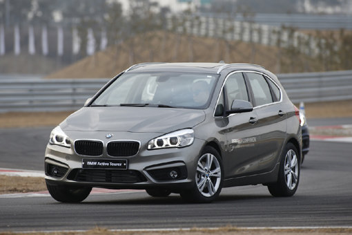 BMW코리아가 25일 국내 공식 출시한 ‘뉴 액티브 투어러’는 브랜드 최초로 전륜 구동 플랫폼을 적용한 콤팩트 SUV다. 사진제공｜BMW코리아