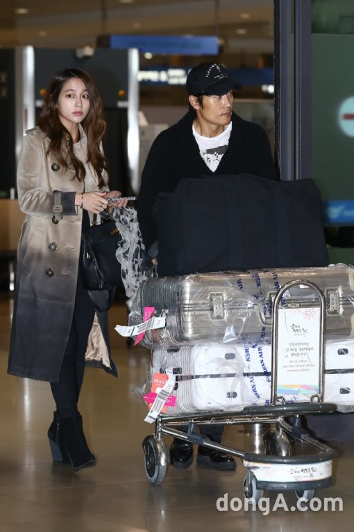 이병헌-이민정 귀국 ‘밝지 않은 귀국표정’