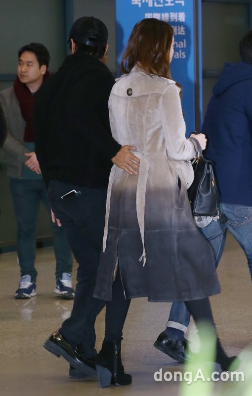 이병헌-이민정 ‘예비 아빠엄마의 무거운 뒷모습’