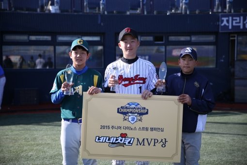 왼쪽부터 거제시 리틀 정준원 선수, 마산동중학교 김현우 선수, 김해 삼성초 이세윤 선수. NC다이노스 제공