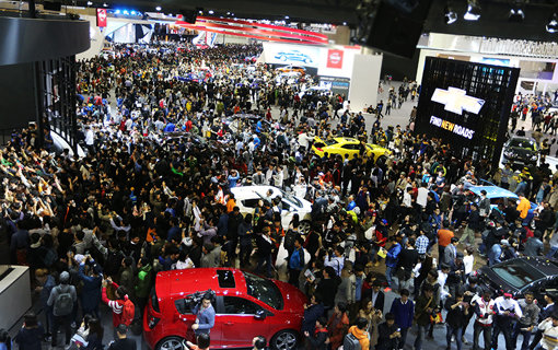 캡틴 박지성의 깜짝 등장에 발 디딜 틈 없이 많은 인파가 몰려든 ‘쉐보레 파빌리온’ 전경. 사진제공|한국지엠