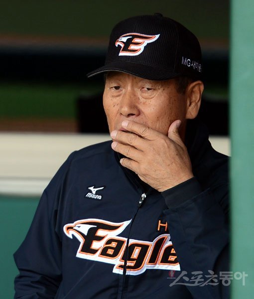 8일 넥센과 2대1 트레이드를 감행한 한화 김성근 감독은 팀의 새로운 활로를 뚫을 수 있을까. 김 감독은 SK 사령탑이었던 2010년 7월 LG와의 4대3 트레이드를 통해 결국 한국시리즈 우승까지 차지했다. 스포츠동아DB