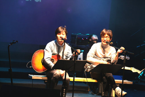 가수 이정석-이규석(오른쪽). 사진제공|에이엠지 글로벌