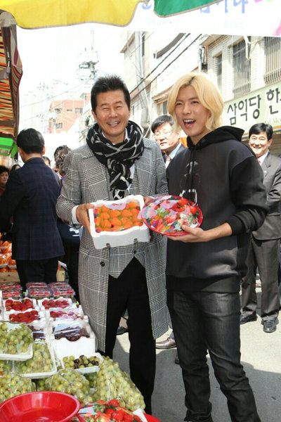 가수 태진아-그룹 MIB의 강남(오른쪽). 사진제공|진아엔터테인먼트