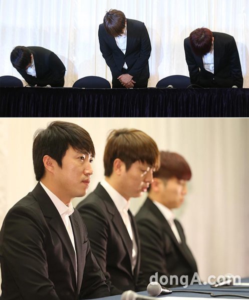 개그맨 장동민과 유상무, 유세윤(왼쪽부터)이 28일 기자회견을 열고 여성비하 발언 등에 대해 사과했다. “용서해주는 그날까지 속죄하겠다”며 고개를 숙이고 있다. 동아닷컴DB