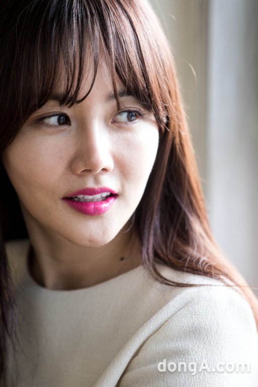 황우슬혜는 데뷔 7년차 배우임에도 선생님의 지도를 받으며 연기 연습을 꾸준히 하고 있다. 그는 “작품을 하고 있어도 항상 연습한다. 연기적으로 성장하는 게 느껴지더라”며 “스스로에 대한 믿음도 생기고 만족감도 높다”고 말했다. 동아닷컴 국경원 기자 onecut@donga.com