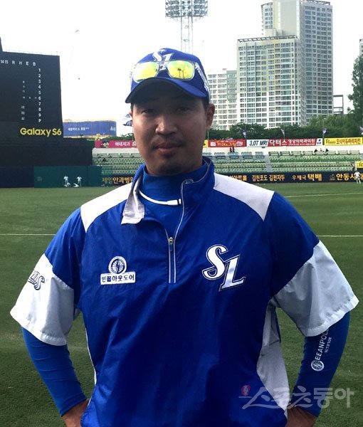 KIA에서 12년간 일하던 베테랑 불펜포수 변선웅 씨는 올 시즌을 앞두고 삼성에 스카우트됐다. 변 씨는 “요즘은 불펜포수도 비전이 생기고 있다”며 “내가 새로운 길을 더 개척해보고 싶다”고 포부를 밝혔다. 대구|배영은 기자