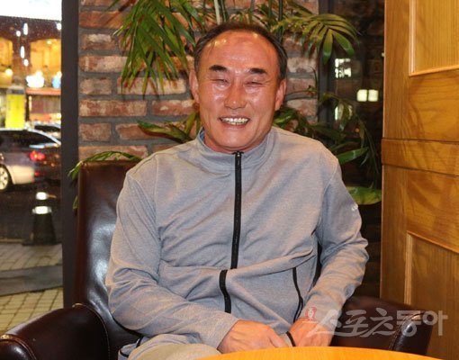 성남FC 김학범 감독은 아시아축구연맹(AFC) 챔피언스리그에서 국내 도시민구단이 첫 16강 진출을 이룬 데 만족하지 않고, 그 이상의 성과를 꿈꾸고 있다. 성남 선수들에게도 ‘우리는 충분히 할 수 있다’고 자신감을 불어넣고 있다. 남장현 기자 yoshike3@donga.com