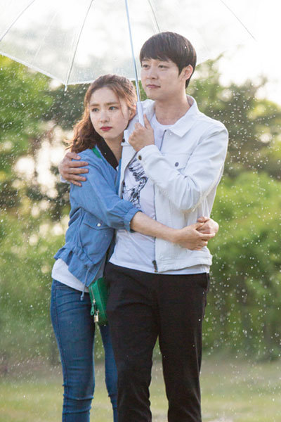 ‘냄새를 보는 소녀’의 주연 박유천(오른쪽)이 6월부터 아시아 시청자를 만난다. 사진제공|SBS