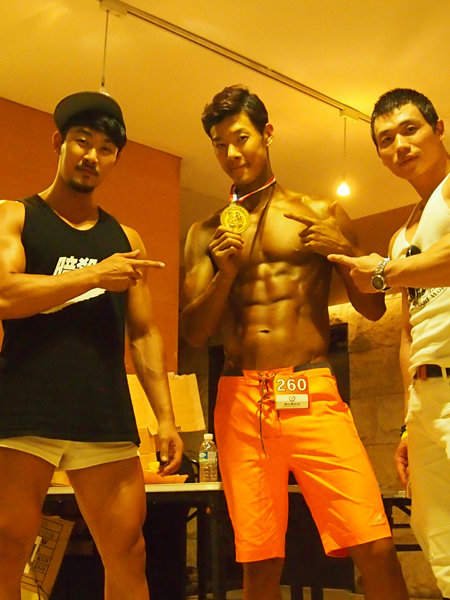 보디빌더 국가대표 출전권을 따낸 개그맨 복현규(가운데). 운동과 개그, 두 마리 토끼를 잡겠다는 각오다. 사진제공|복현규
