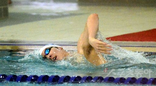 박태환은 50m 정규 레인이 마련된 서울 송파구 올림픽수영장에서 자신의 모든 열정을 쏟아내고 있다. 6월 1일 첫 훈련 모습. 스포츠동아DB