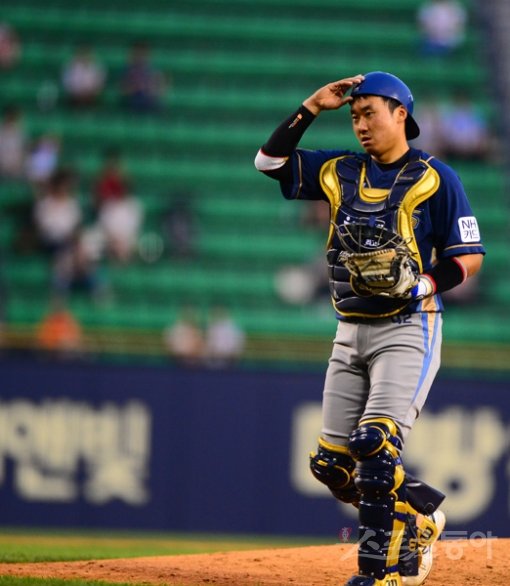 NC 김태군은 KBO리그 역대 3번째로 포수 전 경기 출장에 도전하고 있다. 144경기 체제에서 무모한 도전이라는 얘기들도 있었지만 끝까지 포기하지 않고 유종의 미를 거두고 있다. 스포츠동아DB