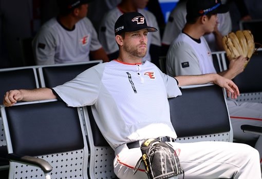 한화는 긴 줄다리기 끝에 탈보트와의 재계약을 포기했다. 탈보트의 부상 경력을 우려했고, 왼손투수를 유독 좋아하는 김성근 감독의 성향도 작용했다. 스포츠동아DB