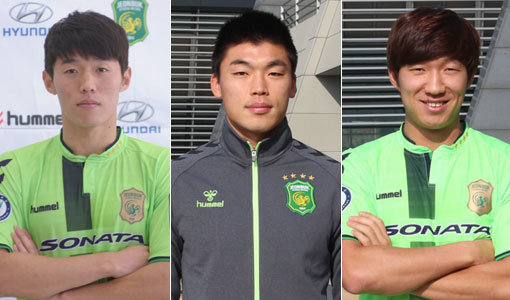 2016년 새해 목표로 ‘아시아 정복’을 내세운 전북현대가 올 겨울 영입한 새 얼굴들. 김보경(왼쪽)과 이종호(가운데), 고무열은 4일 첫 소집훈련에서 ‘전북맨’으로서 팀 목표 달성에 힘을 보태겠다는 다짐을 밝혔다. 사진|전북현대·스포츠동아DB