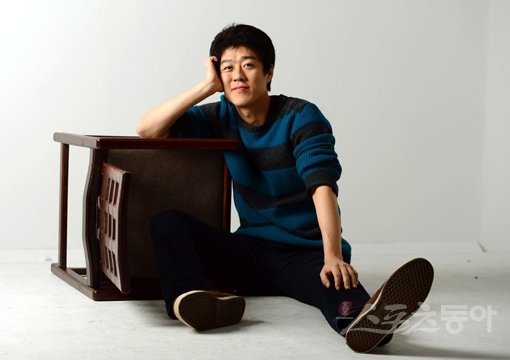 ‘응답하라 마이콜!’ 영화 ‘바람’에 이어 드라마 ‘응답하라’의 잇단 두 시리즈에서 마이콜 캐릭터로 사랑을 받고 있는 김중기. 김민성 기자
marineboy@donga.com