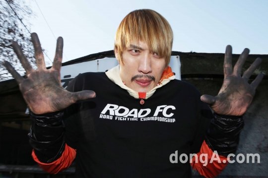 최홍만, 빛나는 파이터의 손~