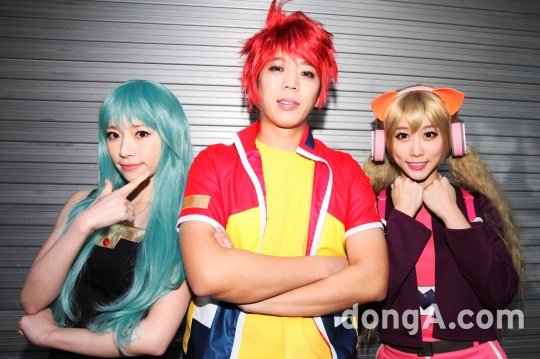 사실 터닝메카드보다 3인조 혼성 그룹 느낌이 든다.