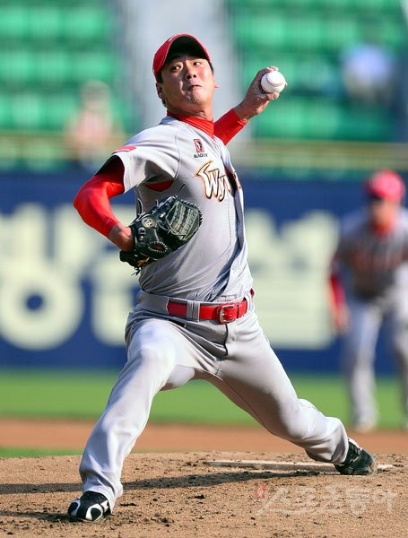 김광현은 27일 SK와 2016시즌 연봉재계약을 마쳤다. 비 FA 역대 최고 연봉인 8억5000만원을 받게 됐다. 지난해 6억원에서 2억5000만원(41.7%) 오른 금액이다. 스포츠동아DB