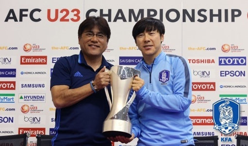 한국대표팀 신태용 감독-일본 대표팀 데구라모리 감독(왼쪽). 사진제공｜대한축구협회