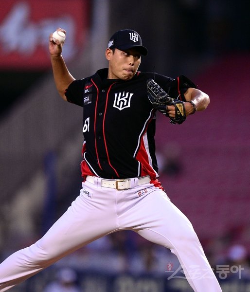 kt 조무근은 데뷔 시즌이었던 지난해 8승5패4세이브, 방어율 1.88의 수준급 성적을 거뒀다. kt 마운드의 기둥으로 자리 잡은 그는 “올해도 꼭 1점대 방어율을 기록하고 싶다”고 다짐하고 있다. 스포츠동아DB