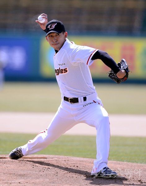 9일 대전 한화생명이글스파크에서 2016시즌 프로야구 시범경기 한화이글스와 넥센히어로즈 경기가 열렸다. 선발 투수로 등판한 한화 김재영이 역투하고 있다. 대전|김종원기자 won@donga.com