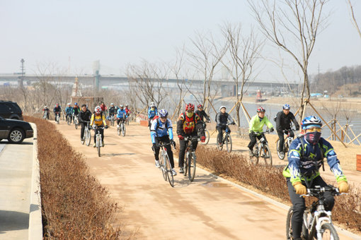 인천광역시 서구는 모든 구민을 대상으로 ‘자전거 보험’ 서비스를 제공한다. 사진제공｜인천광역시 서구청