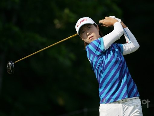 이지희가 3일 일본 시즈오카현 가쓰라이 골프장에서 열린 JLPGA투어 야마하 레이디스오픈 최종 4라운드에서 6언더파 66타를 치며 역전우승에 성공했다. 이날 우승으로 개인통산 20승을 기록한 이지희는 KLPGA 영구시드도 획득했다. 스포츠동아DB