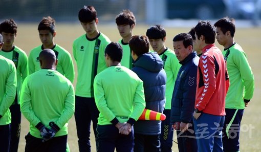 전북현대 최강희 감독과 선수들. 스포츠동아DB