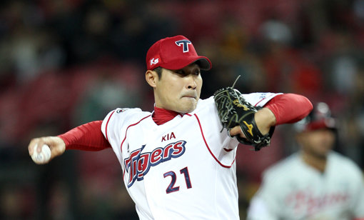 부활을 노리는 KIA 곽정철이 또다시 암초를 만났다. 곽정철은 오른손 손가락 혈행장애 증상으로 10일 1군 엔트리에서 말소됐다. 사진제공|스포츠코리아