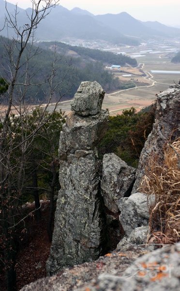 전남 고흥군 점안면 모룡리 모동마을- 중바위. 고흥(전남)｜김종원기자 won@donga.com