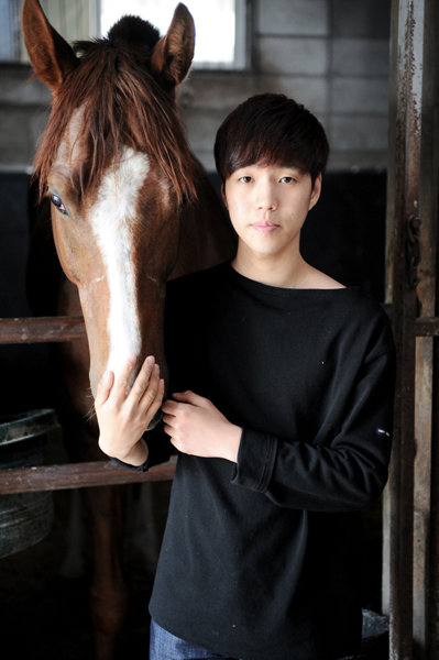 렛츠런파크 서울서 활동하고 있는 이현종 기수가 한국경마 사상 최단기간인 데뷔 311일 만에 통산 40승을 달성했다. 2014년 이찬호 기수가 세운 기록은 6일 앞당겼다. 사진제공|한국마사회