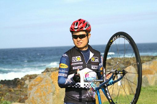 경륜 특선급 조성래 선수는 ‘마크의 귀재’로 불린다. 올 시즌 삼연대율이 62%에 달하는 등 성적도 쑥쑥 오르고 있다. ‘벨로드롬의 장사’로 통하는 조 선수는 “힘의 원천은 집안 내력”이라고 했다. 사진제공|조성래